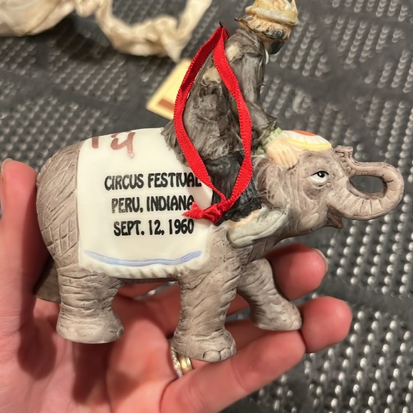 New in box with Tags Emmett Kelly Jr ornament autographed by Emmett Kelly Jr - Picture 4 of 6